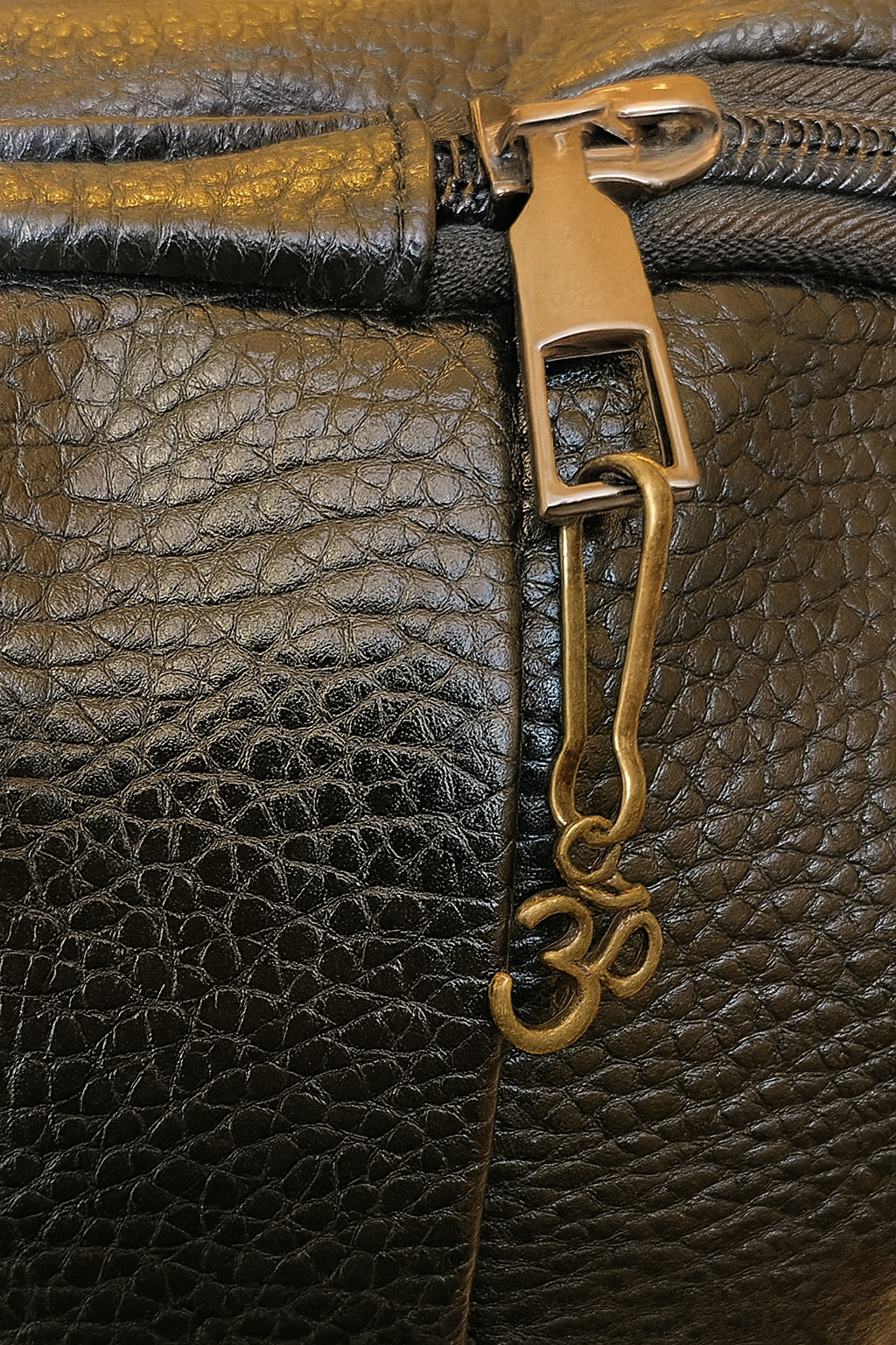 YOURSNOTABLY Ohm Zipper Pull Keychain