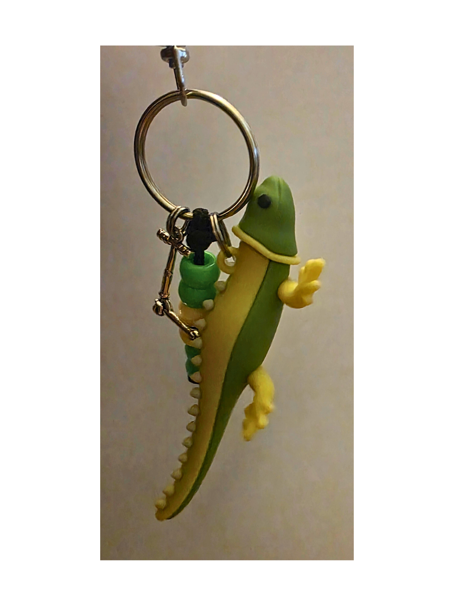 Scooter Antics Reptile Sensory Fidget Keychain – Textured Lizard Charm with Beaded Fidget Cord